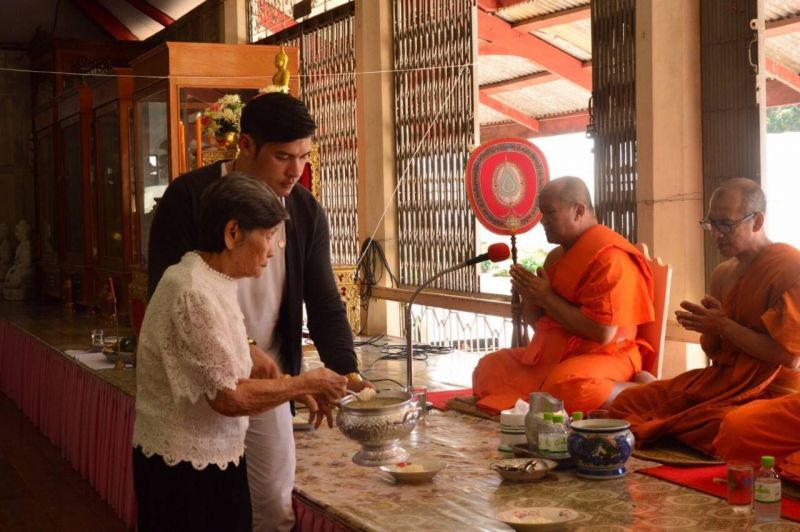 ฟิล์ม บอส ครูสลา แจกยา ช่วยเหลือ ผู้ป่วยมะเร็ง นพ.สมหมาย ฟิล์ม บอส ครูสลา แจกยา ช่วยเหลือ ผู้ป่วยมะเร็ง นพ.สมหมาย