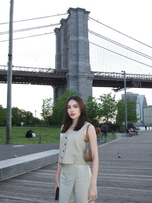 อิงฟ้า ชาล็อต