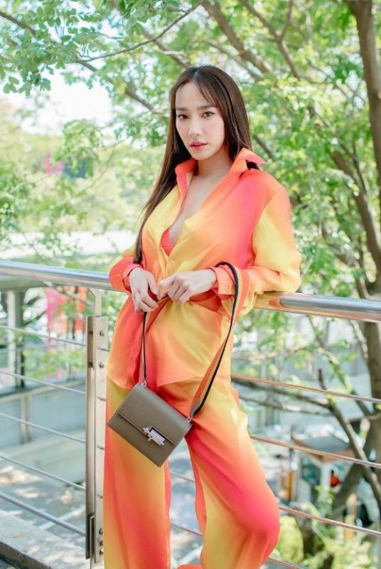เบลล่า ลิซ่า อั้ม