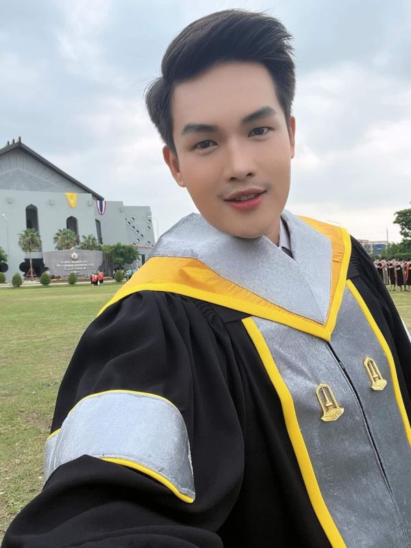 ลำเพลิน วงศกร ปริญญาตรี นักร้อง การศึกษา เพลง บัณฑิต