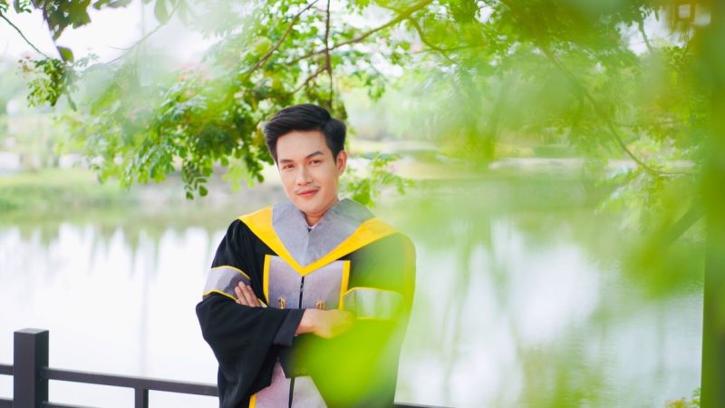 ลำเพลิน วงศกร ปริญญาตรี นักร้อง การศึกษา เพลง บัณฑิต