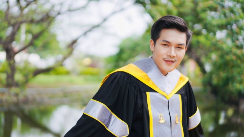 ลำเพลิน วงศกร ปริญญาตรี นักร้อง การศึกษา เพลง บัณฑิต