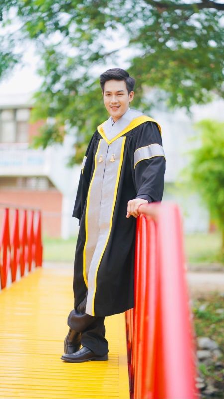 ลำเพลิน วงศกร ปริญญาตรี นักร้อง การศึกษา เพลง บัณฑิต