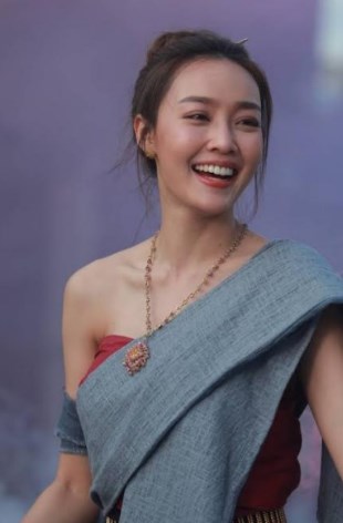 อุ้ม น้ำตาล