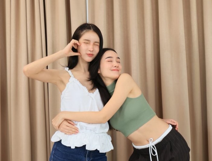 โยชิ เดียร์น่า โยชิ เดียร์น่า