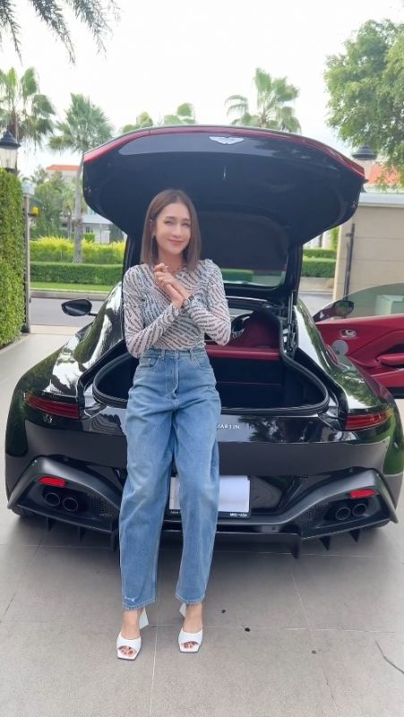 เนย โชติกา