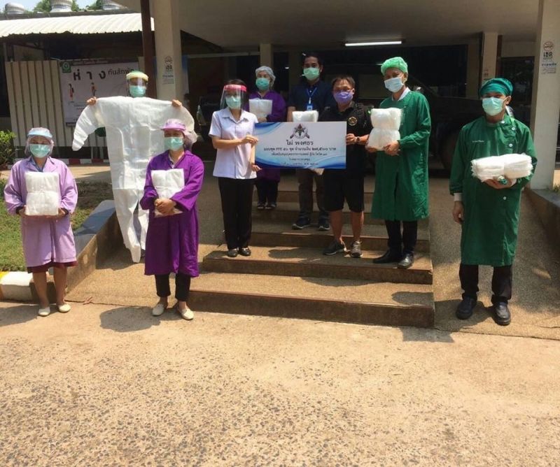 ไมค์ ภิรมย์พร  ไผ่ พงศธร ชุด PPE ทีมแพทย์ โควิด19