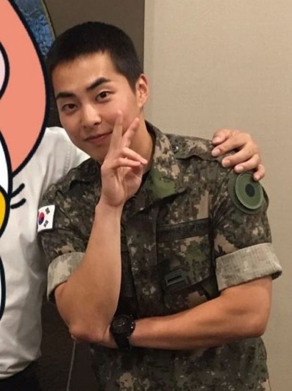 Xiumin เป็นทหาร เข้ากรม Xiumin เป็นทหาร เข้ากรม