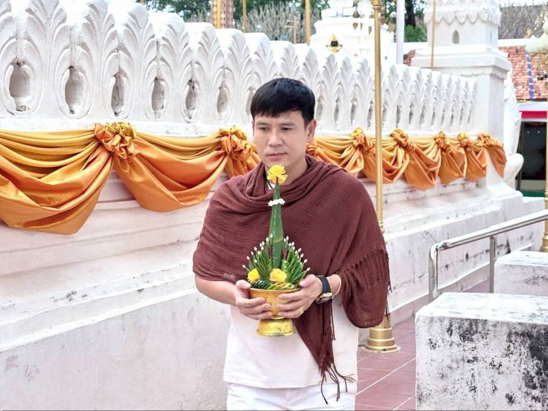 ไผ่ พงศธร
